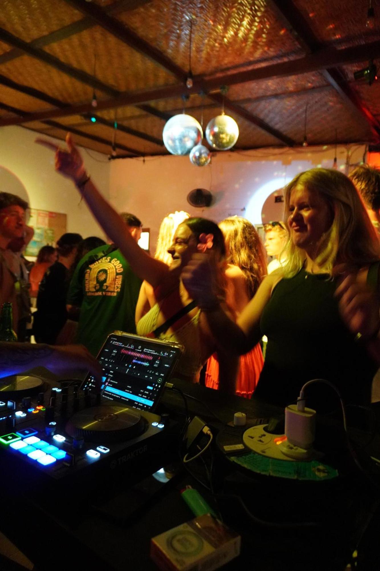 Indonesia Backpacker Hostels Kuta  Bagian luar foto