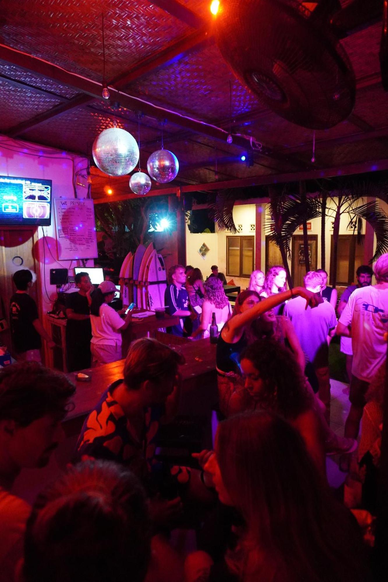Indonesia Backpacker Hostels Kuta  Bagian luar foto