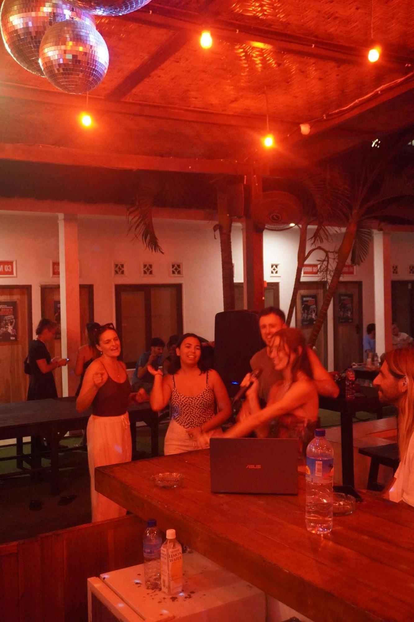 Indonesia Backpacker Hostels Kuta  Bagian luar foto